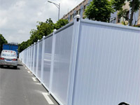 建筑工地用PVC圍擋有哪些優(yōu)勢和特點？